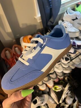 No Boundaries Blue and White Low-Top Sneaker